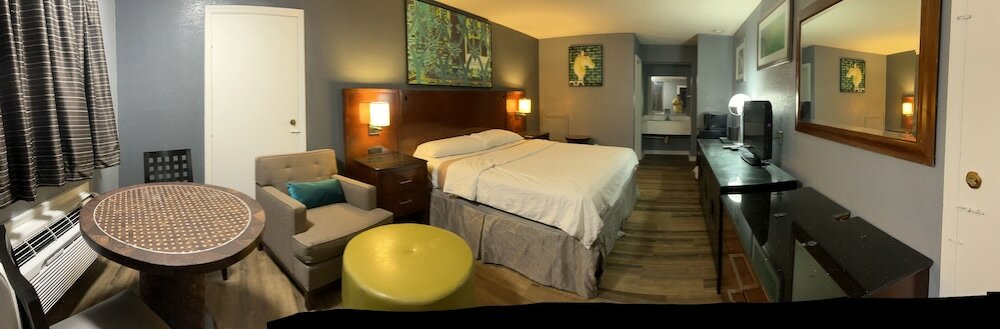 Фото Courtland Inn Motel