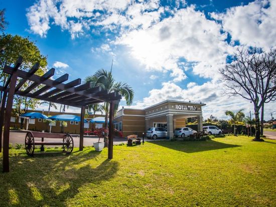 Фото Hotel Tito's