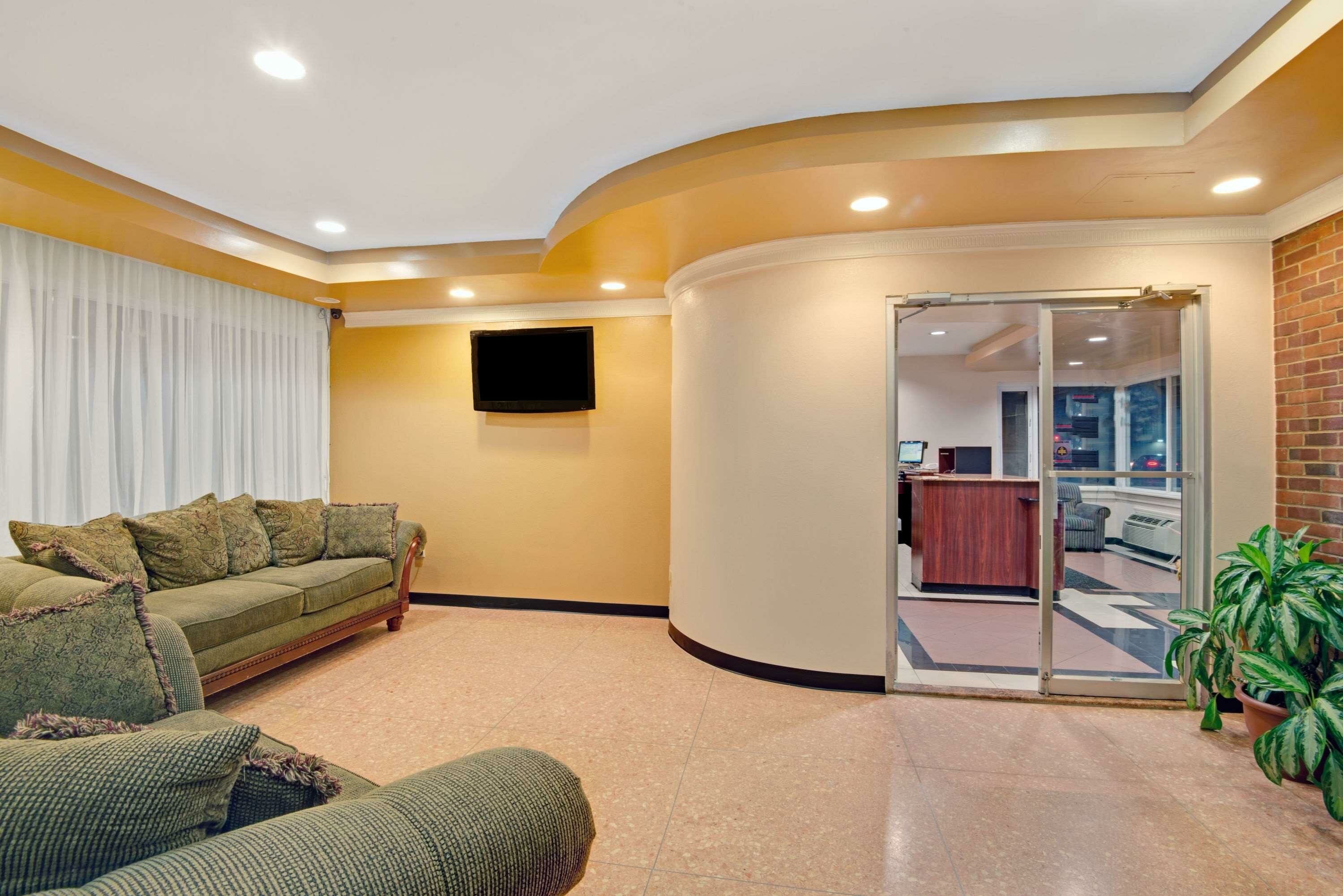 Фото Super 8 by Wyndham Milford/New Haven