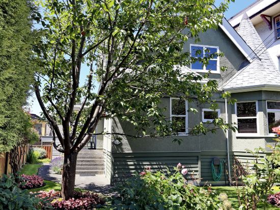 Фото James Bay Inn Hotel & Suites