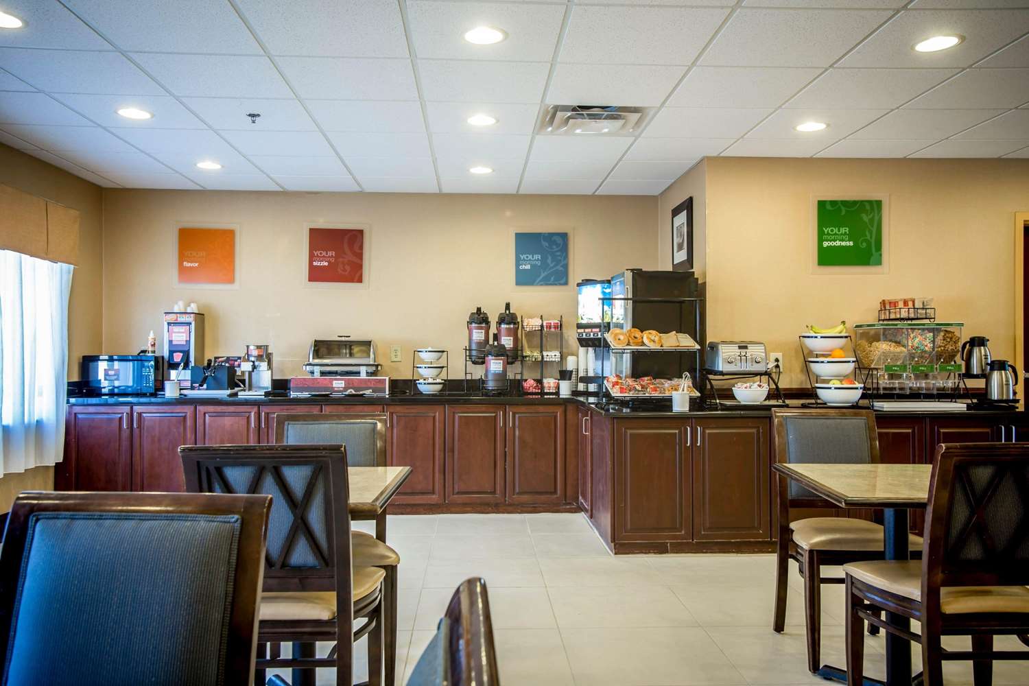 Фото Comfort Inn & Suites