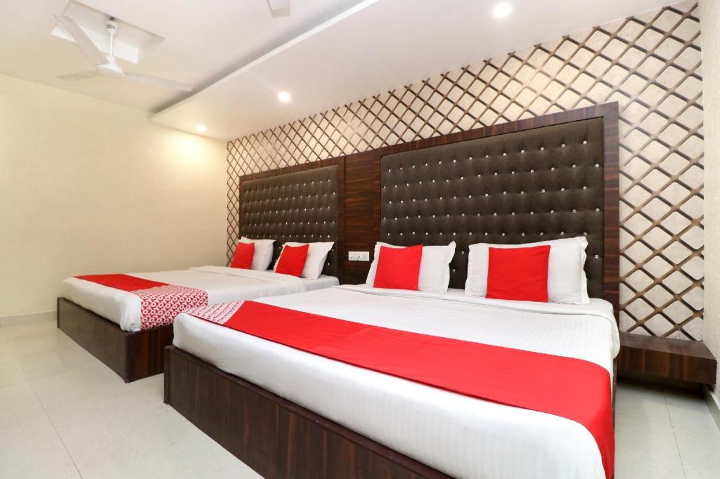 Фото Azaad Lifestyle Hotel by Oyo Rooms