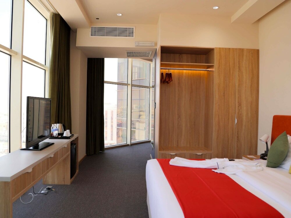 Фото Novotel Suites Riyadh Centre