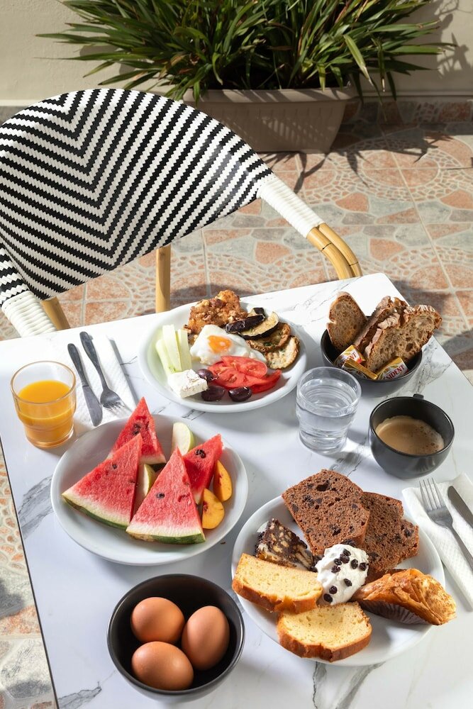 Фото Bella Vista Beach Hotel and Studios