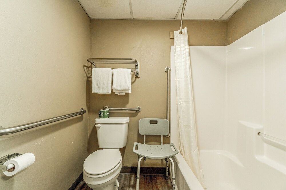 Фото Deluxe Inn & Suites By OYO Miami OK