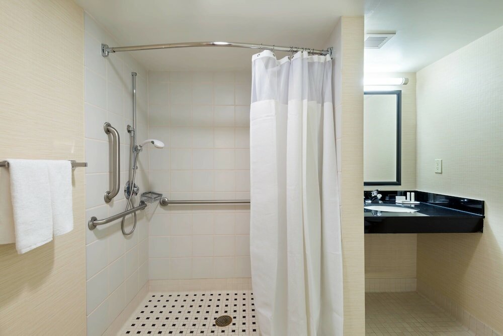 Фото Fairfield Inn & Suites by Marriott Louisville Downtown