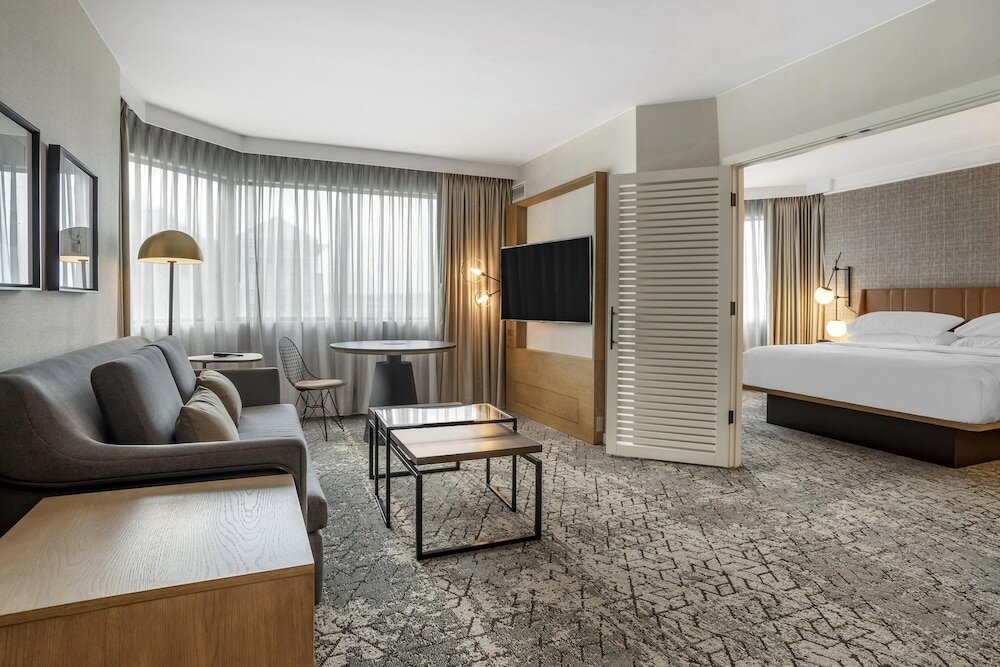 Фото Sheraton Suites Wilmington Downtown
