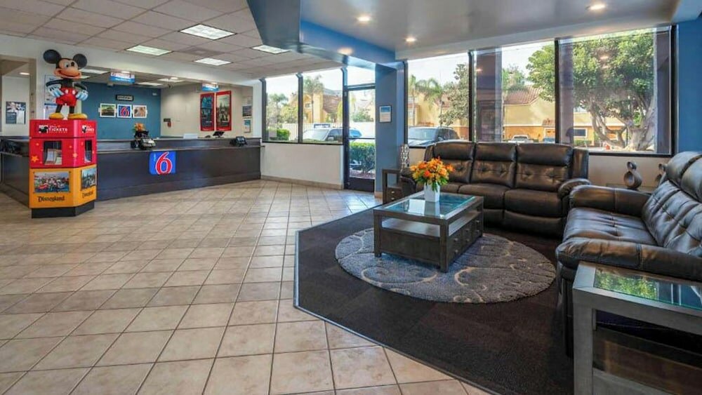 Фото Motel 6 Anaheim Maingate