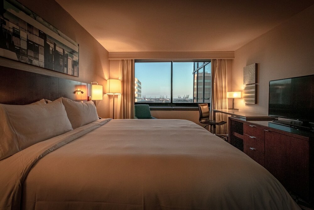 Фото Renaissance Long Beach Hotel