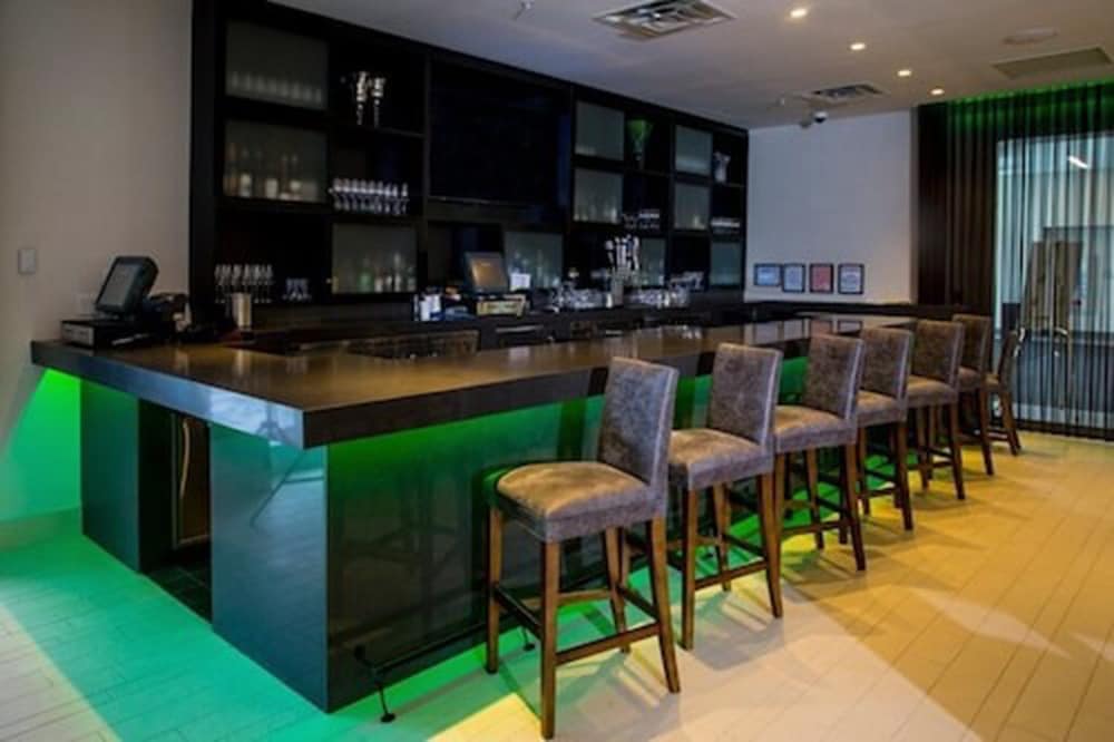 Фото Residence Inn New York The Bronx At Metro Center Atrium