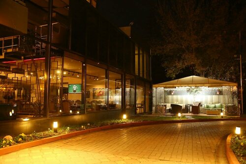 Гостиница North Point Hotel в Джанике