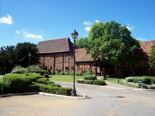 Гостиница Barns Hotel в Бедфорде