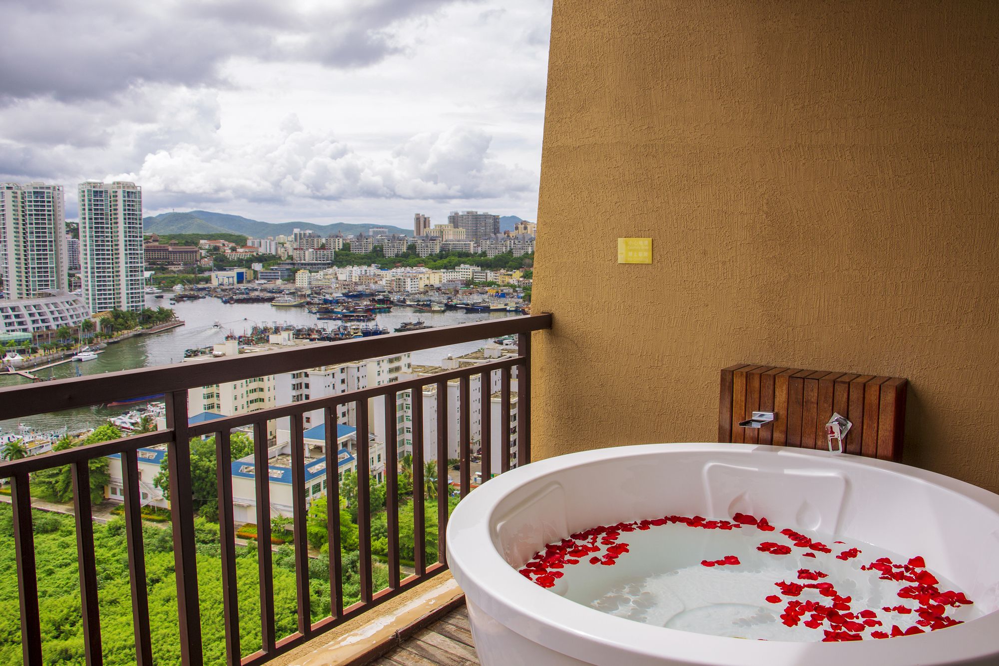 Фото Grand Metropark Bay Hotel Sanya