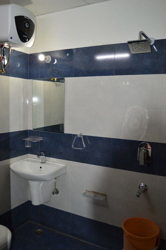 Фото Hotel Thikana Palace
