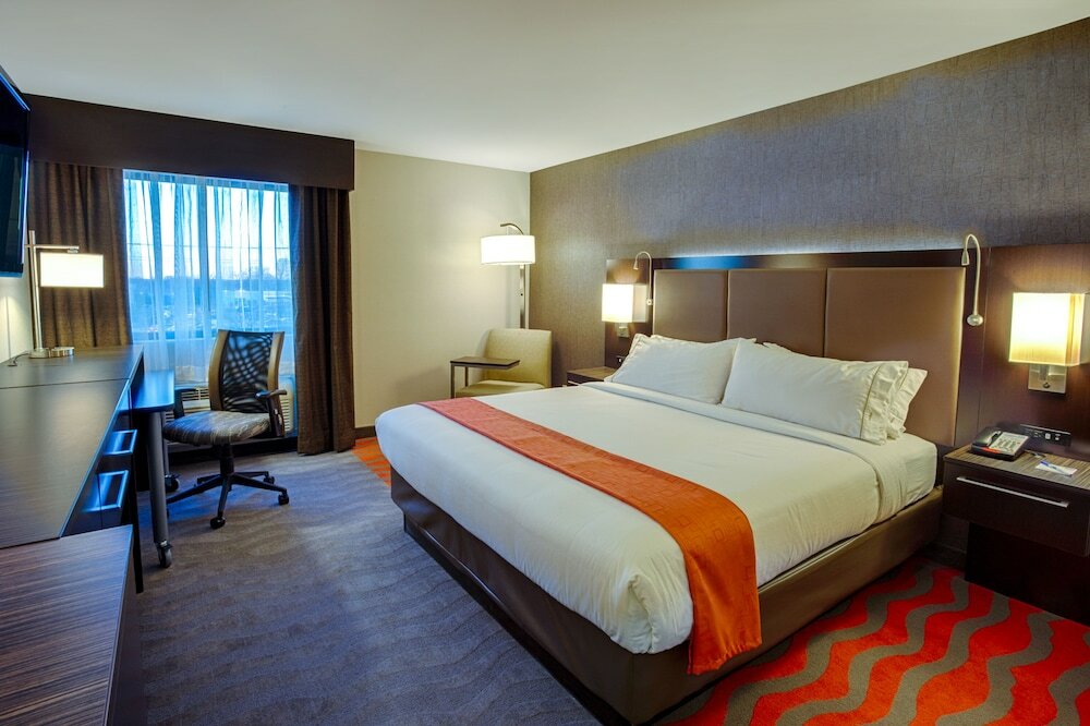 Фото Holiday Inn Express & Suites Baltimore West - Catonsville, an Ihg Hotel