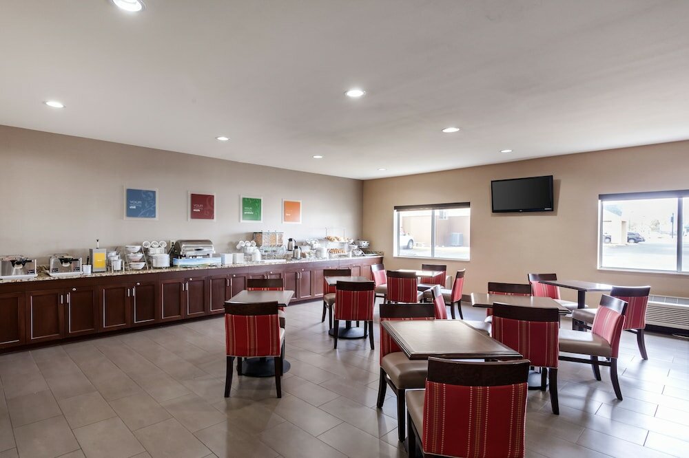 Фото Comfort Suites University