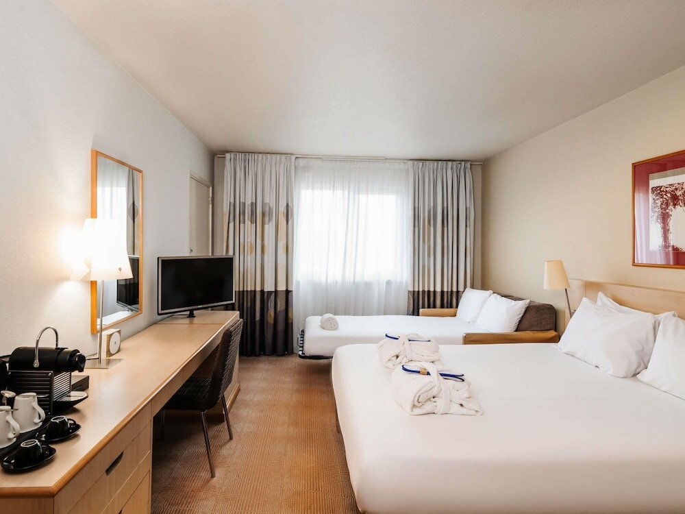 Фото Novotel Milton Keynes