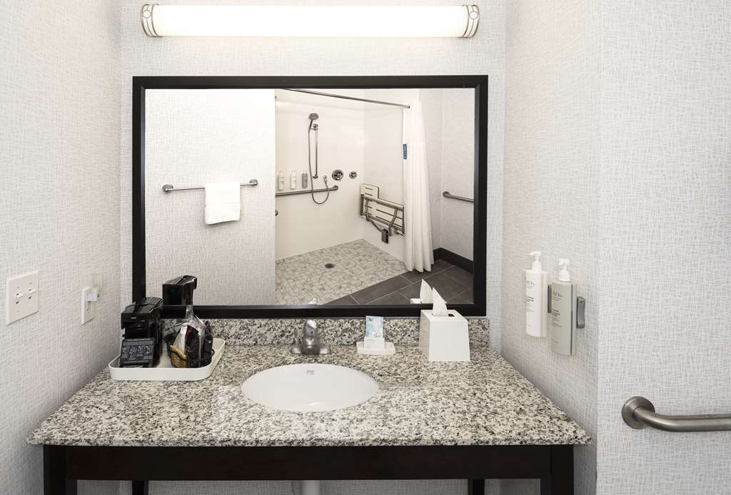 Фото Hampton Inn & Suites Raleigh Downtown