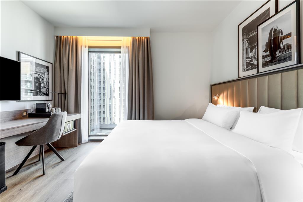 Фото Radisson Hotel Manchester City Centre, A Verified Net Zero Hotel