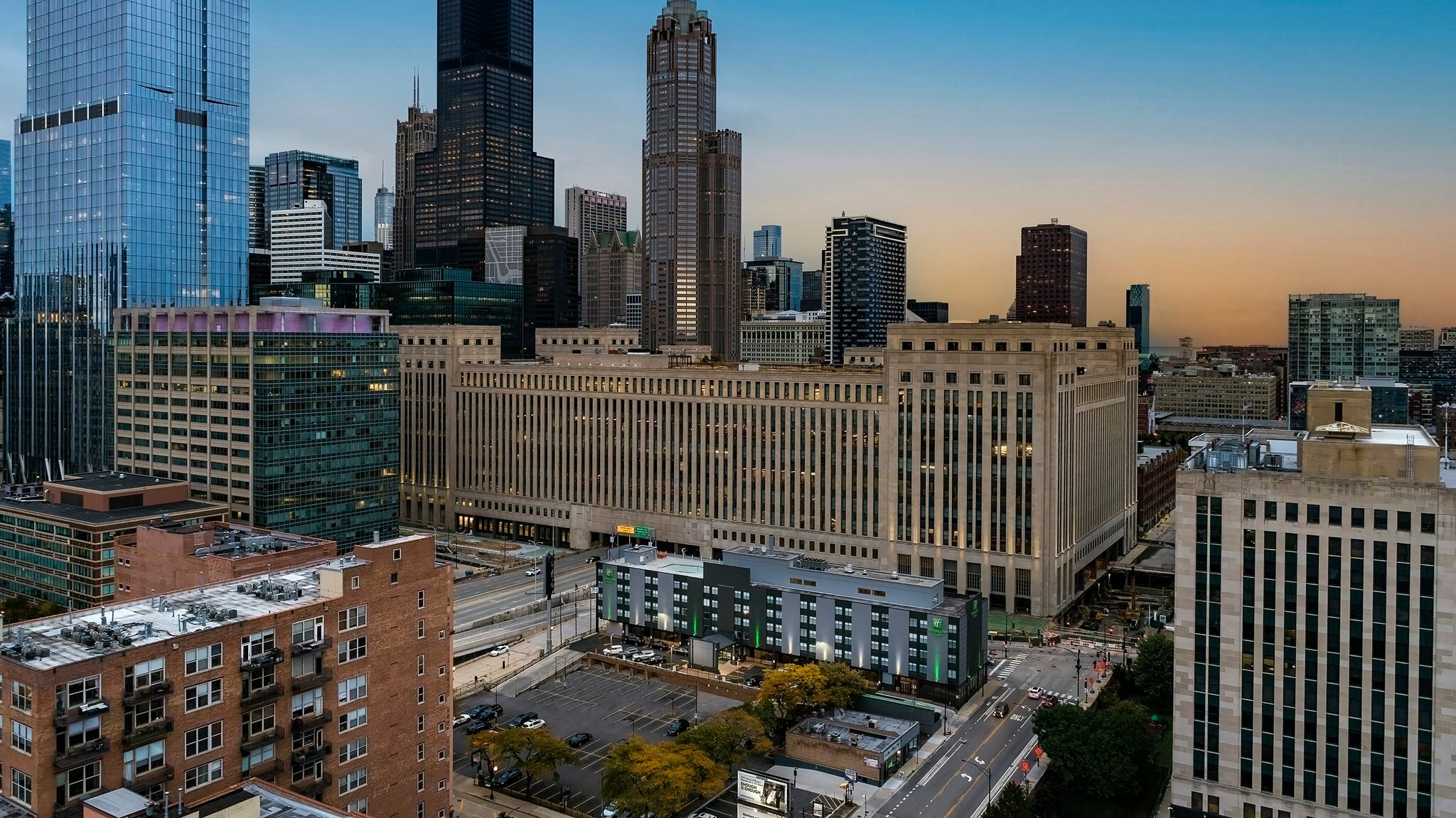 Фото Holiday Inn & Suites Chicago - Downtown