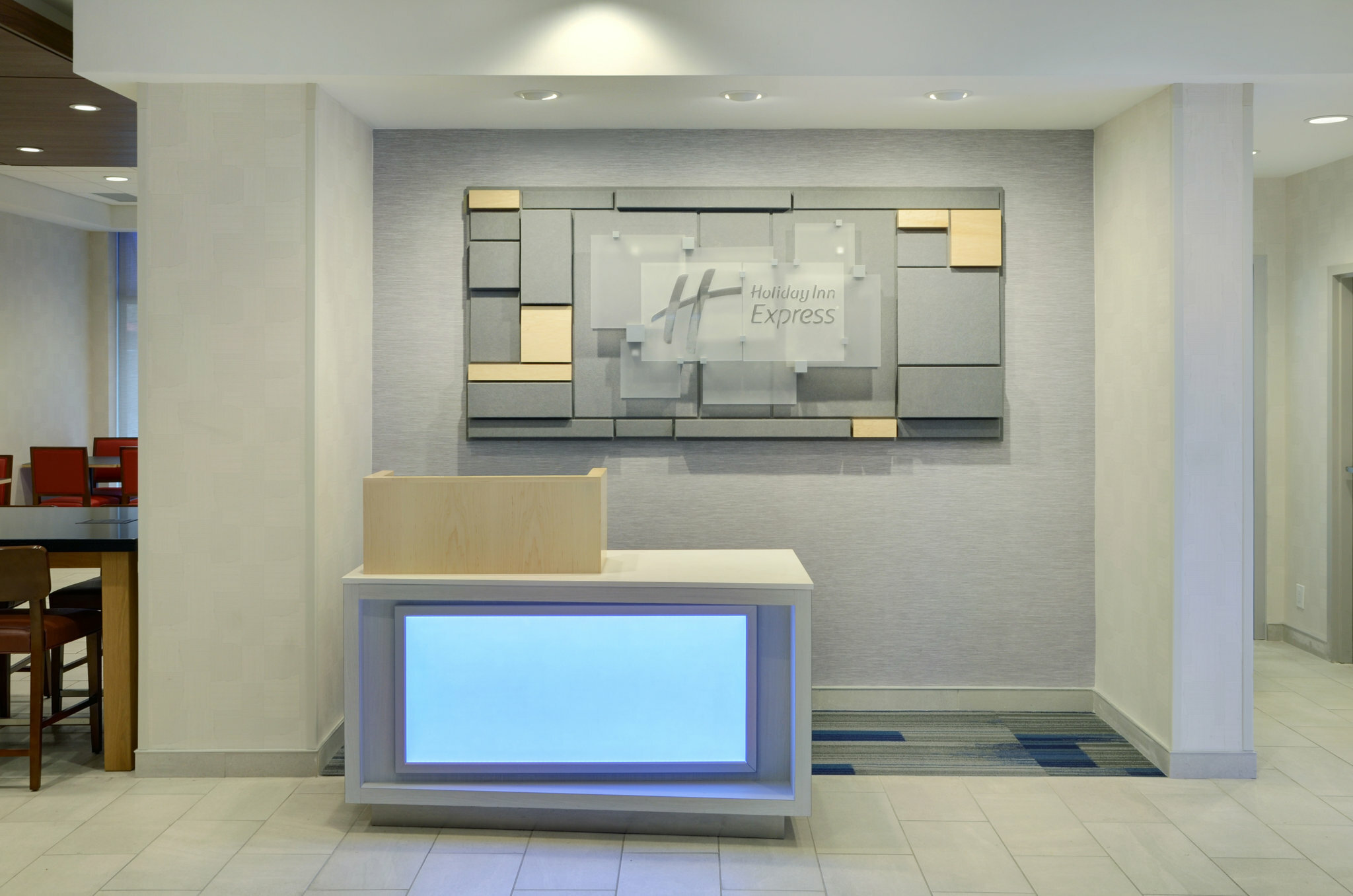 Фото Holiday Inn Express Toronto - Downtown, an Ihg Hotel