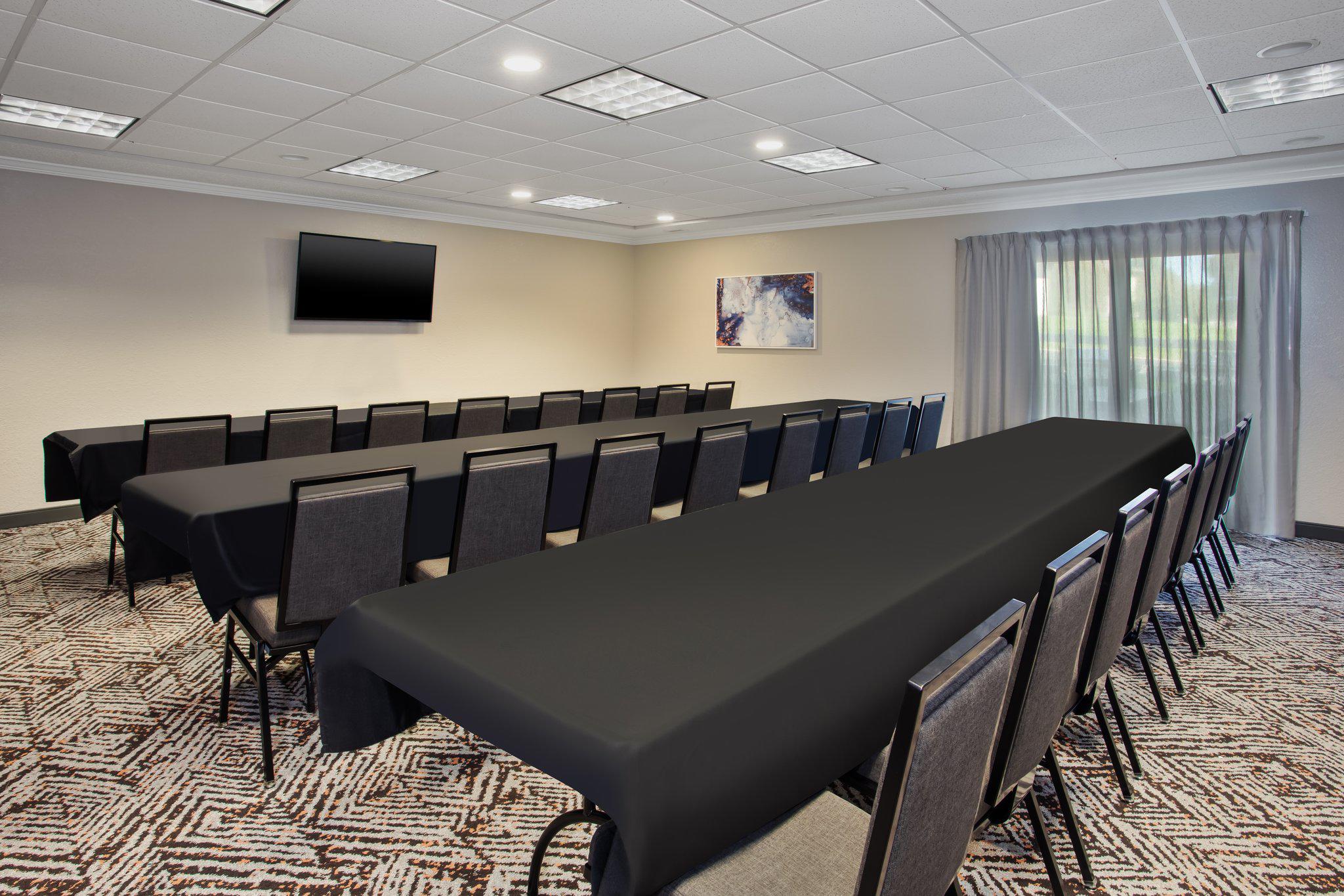Фото Candlewood Suites Kenosha, an Ihg Hotel
