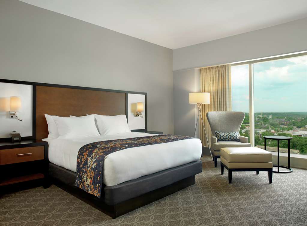 Фото Doubletree by Hilton Cedar Rapids Convention Complex