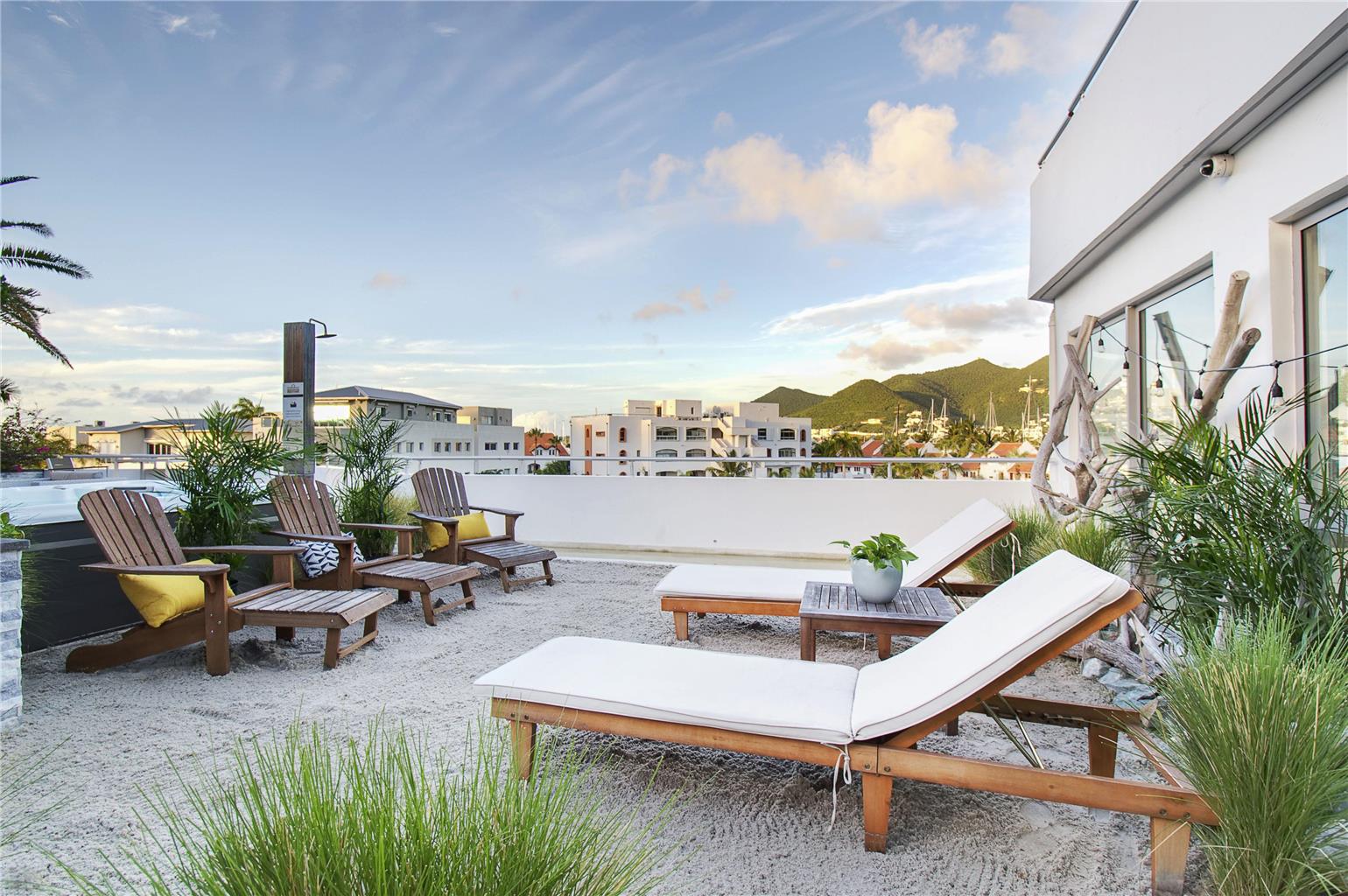 Фото Commodore Suites