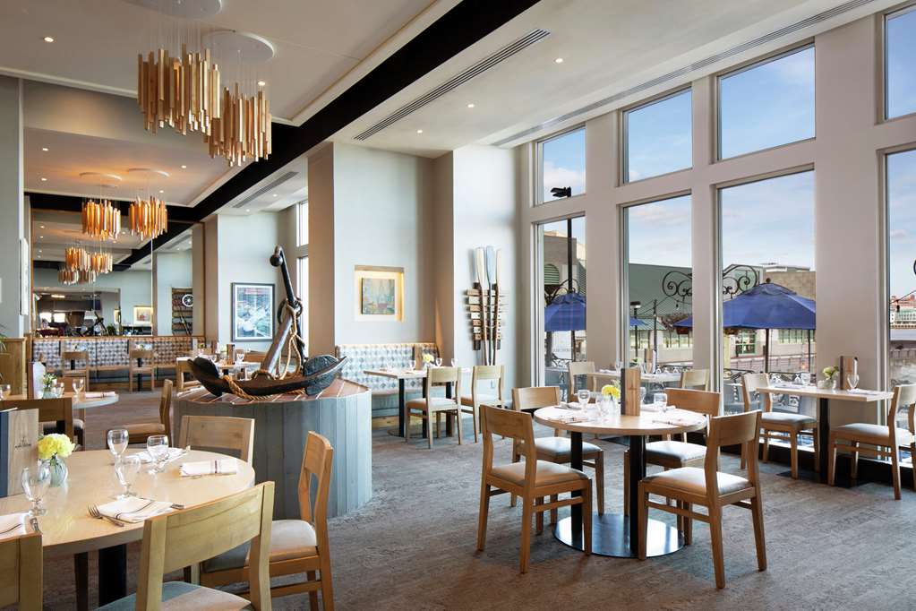 Фото Hilton Philadelphia at Penn's Landing