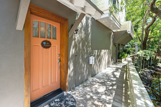 Фото Water's Edge Inn - Adults Only