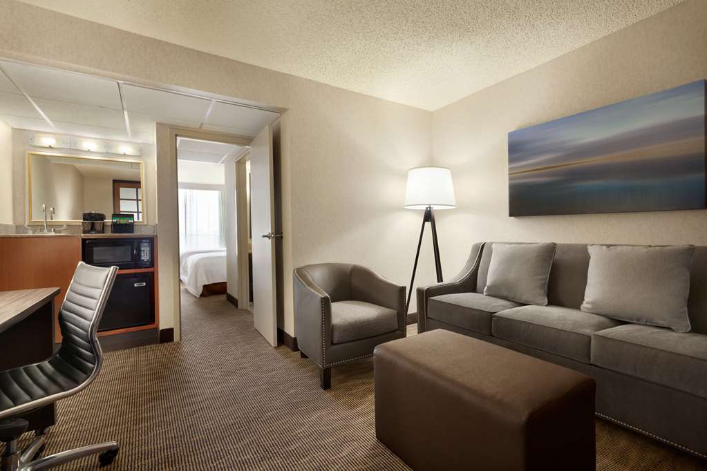 Фото Embassy Suites by Hilton Oklahoma City Will Rogers Airport