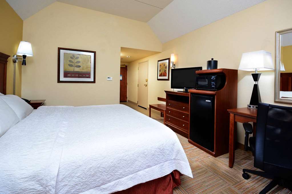 Фото Hampton Inn Raleigh-Capital Blvd. North