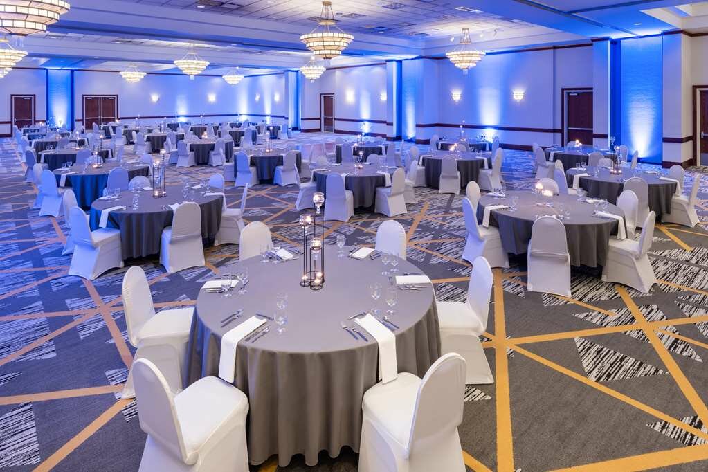 Фото Embassy Suites by Hilton Portland Airport
