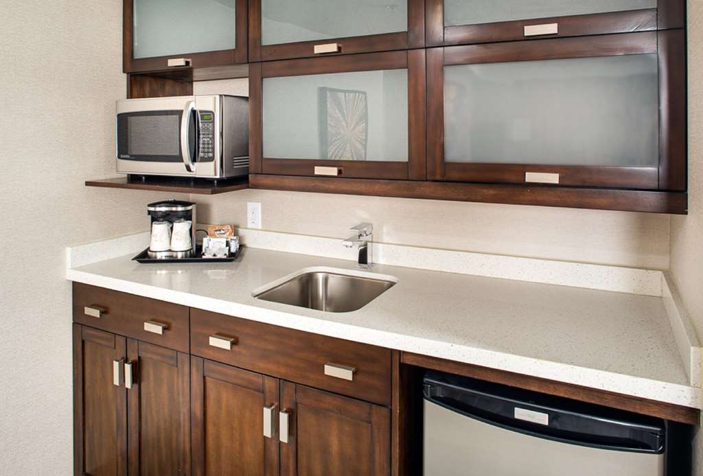 Фото DoubleTree by Hilton Toronto Airport