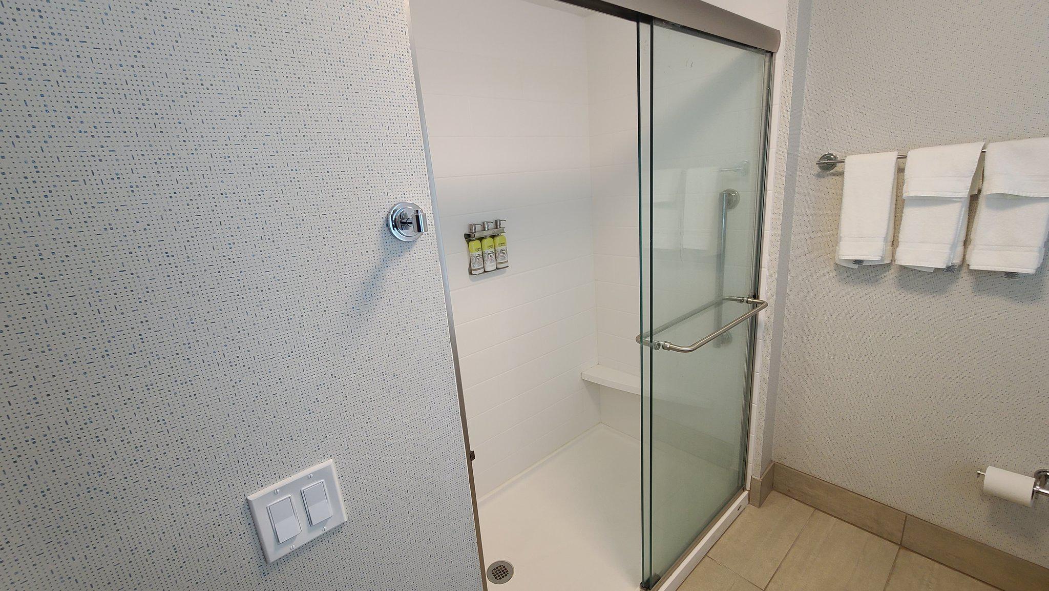 Фото Holiday Inn Express and Suites Chico
