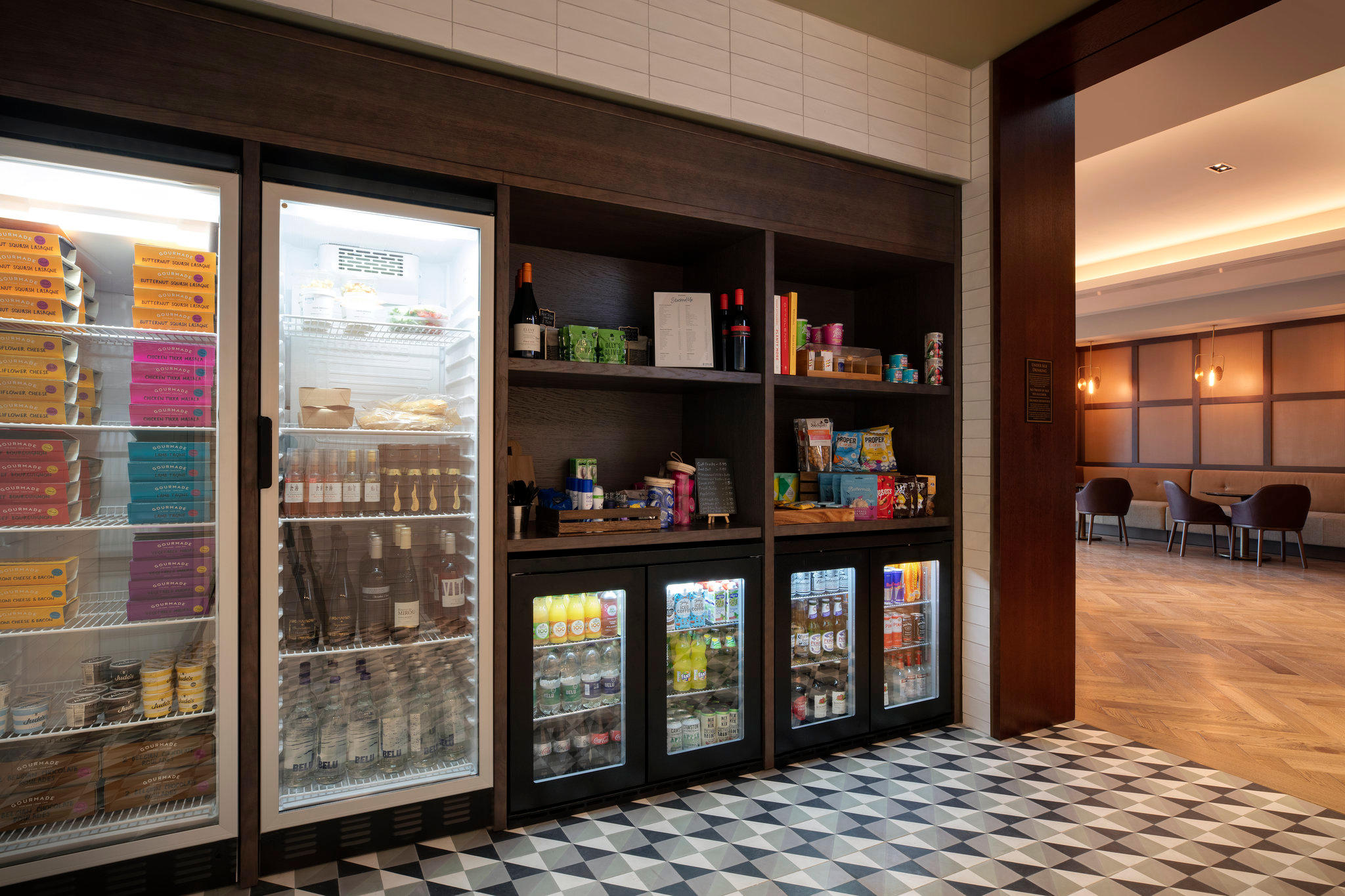 Фото Staybridge Suites London Heathrow - Bath Road, an Ihg Hotel