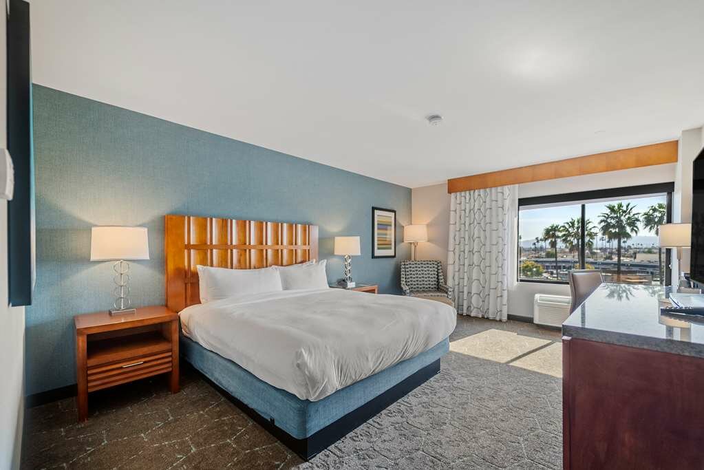 Фото DoubleTree by Hilton Carson