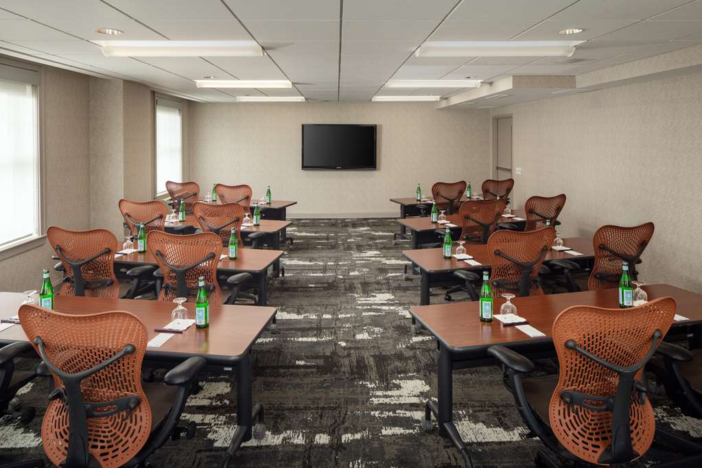 Фото Doubletree Suites by Hilton Detroit Downtown - Fort Shelby