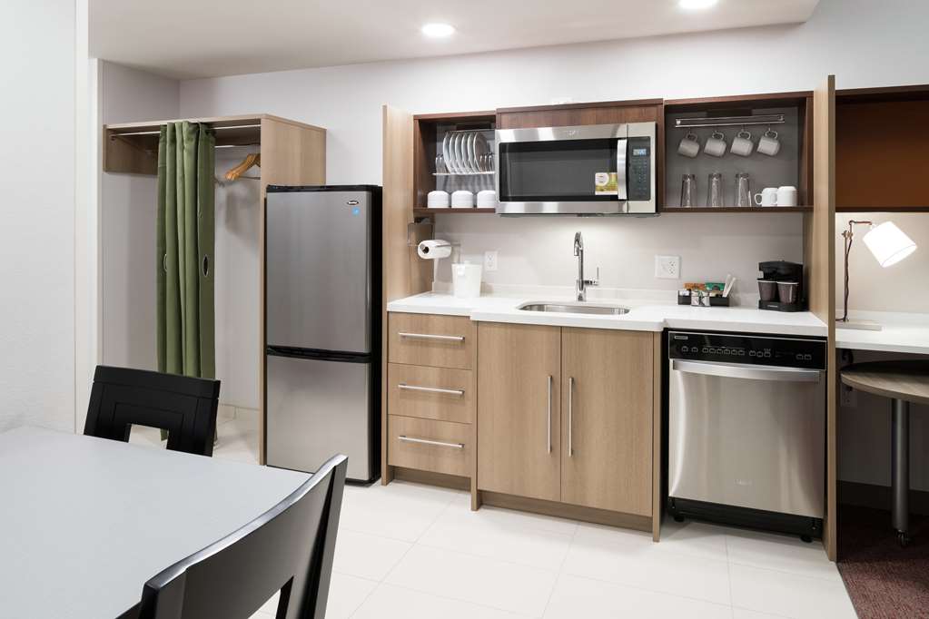 Фото Home2 Suites by Hilton Orlando Airport