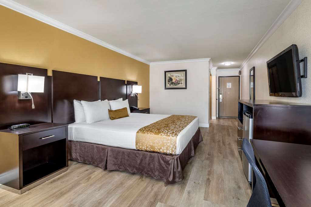 Фото Best Western Plus South Bay Hotel