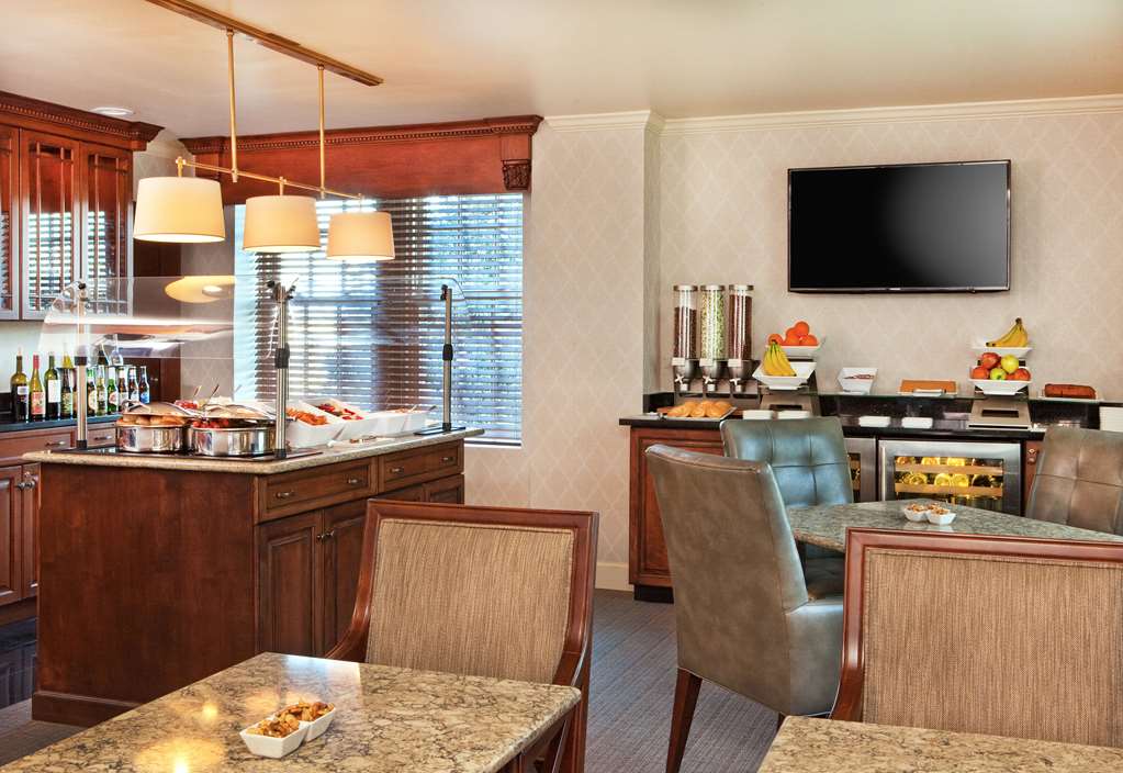 Фото Hotel Roanoke & Conference Ctr, Curio Collection by Hilton