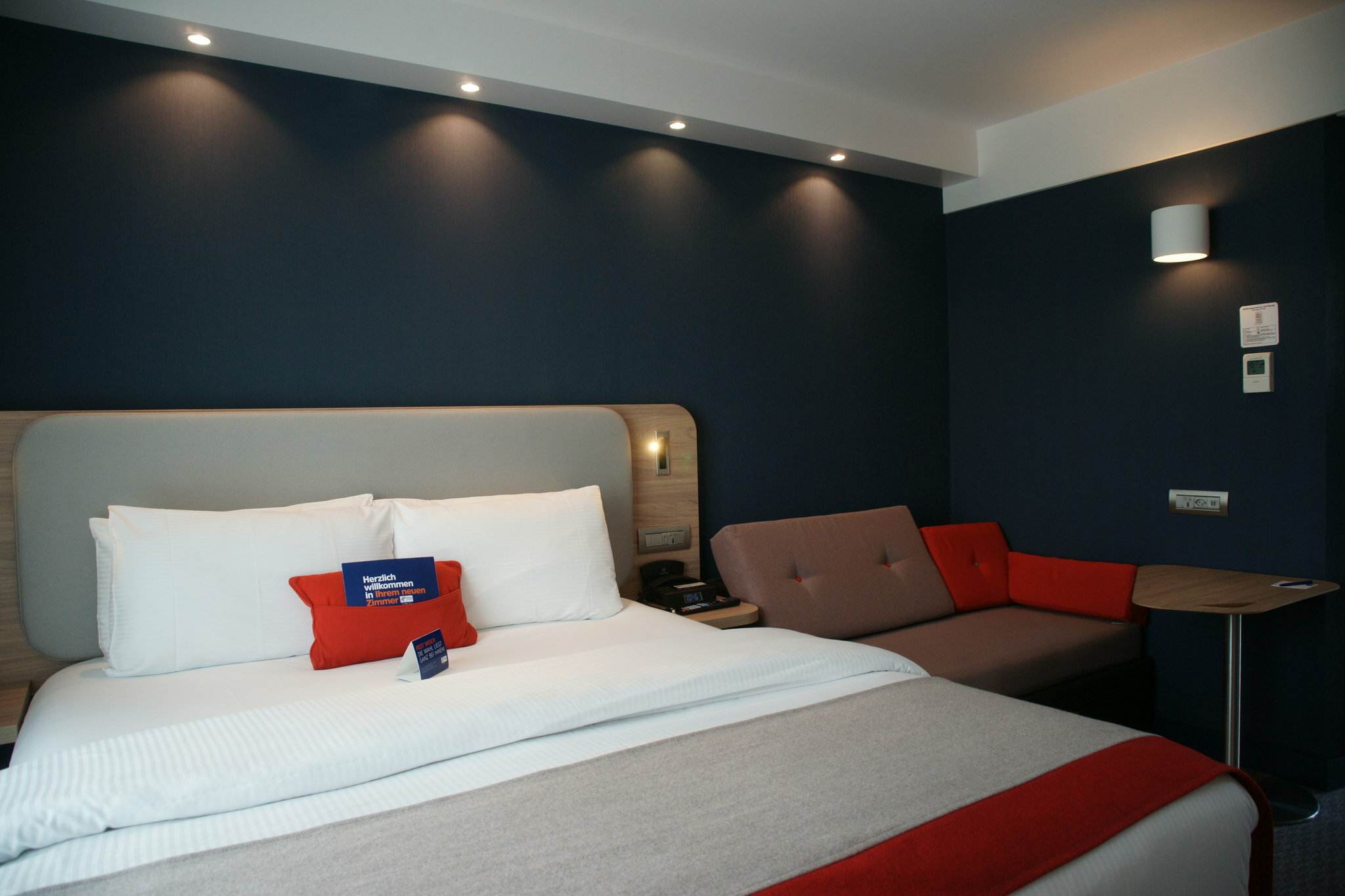 Фото Holiday Inn Express Zurich Airport, an Ihg Hotel