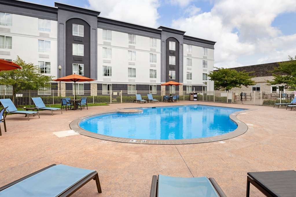 Фото Best Western Premier Richmond City Gateway