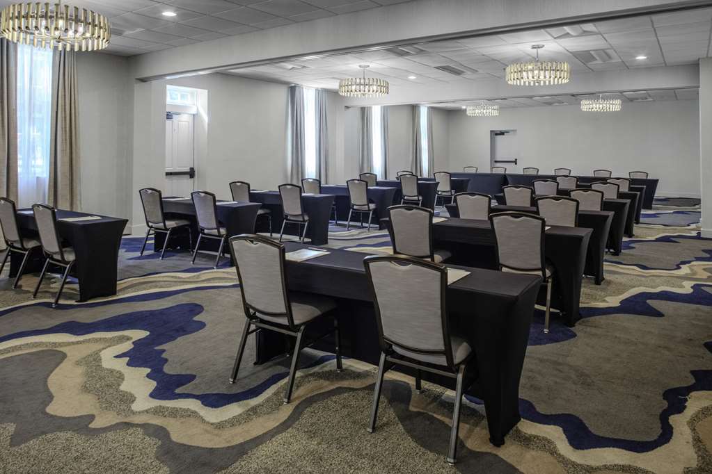 Фото Hilton Garden Inn Freeport Downtown