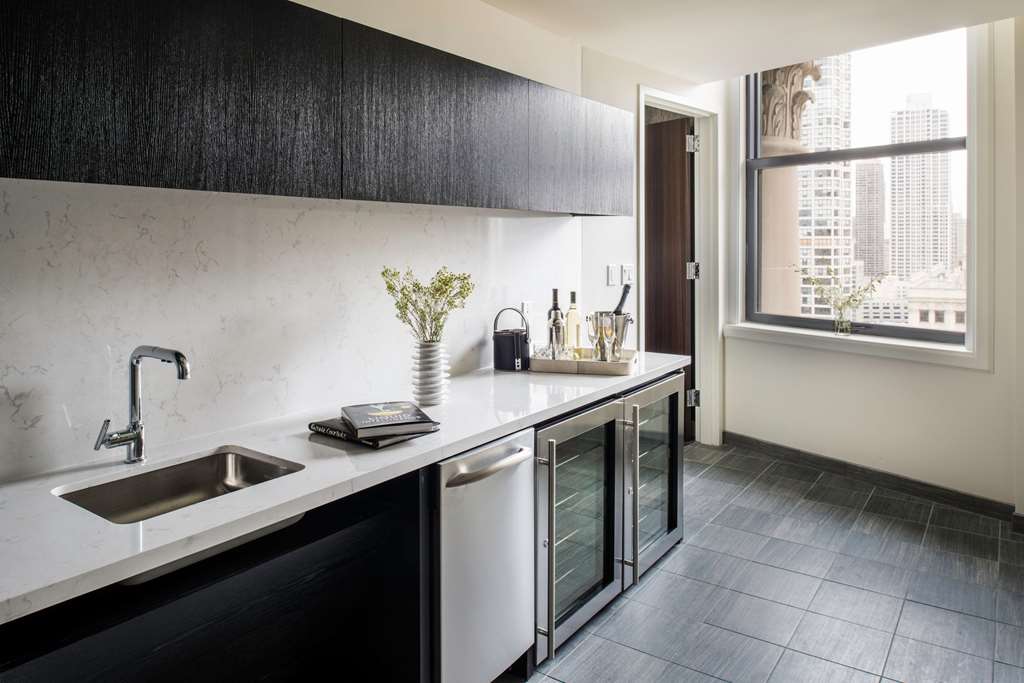 Фото LondonHouse Chicago, Curio Collection by Hilton