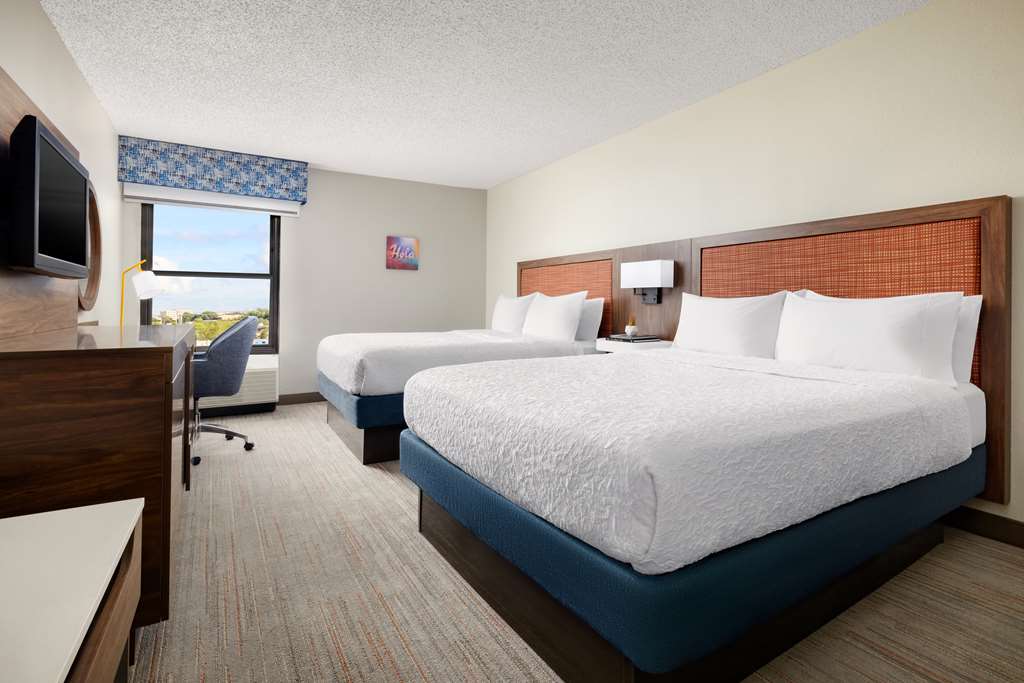 Фото Hampton Inn Laredo