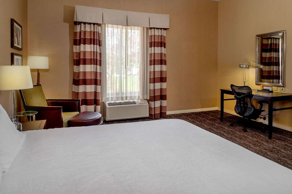 Фото Hilton Garden Inn St. Louis Airport