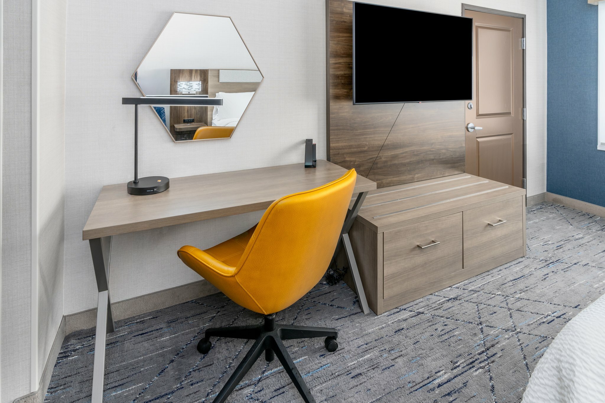 Фото Holiday Inn Express Hotel & Suites - Cheyenne, an Ihg Hotel