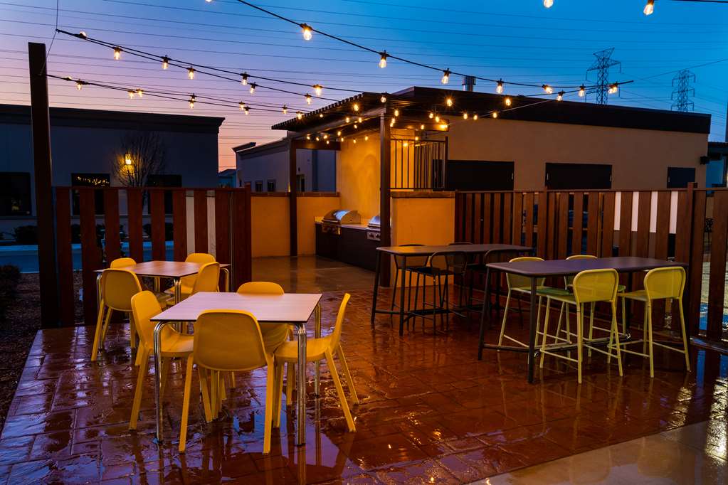 Фото Home2 Suites by Hilton Bakersfield