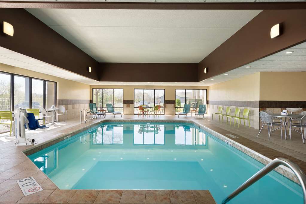 Фото Hampton Inn Appleton Fox River Mall Area